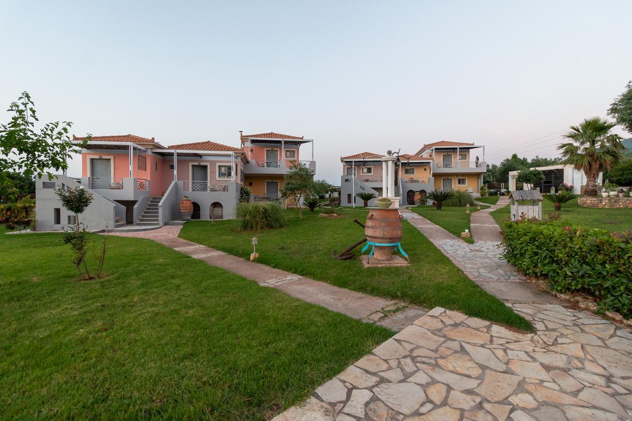 Ta Spitakia Tsarbopoulos Kyparissia Exterior photo