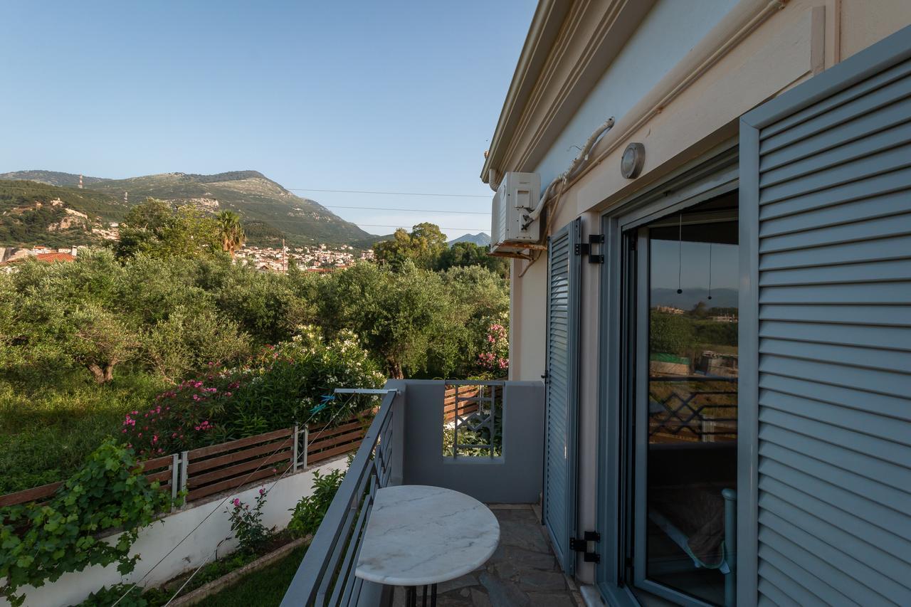 Ta Spitakia Tsarbopoulos Kyparissia Exterior photo